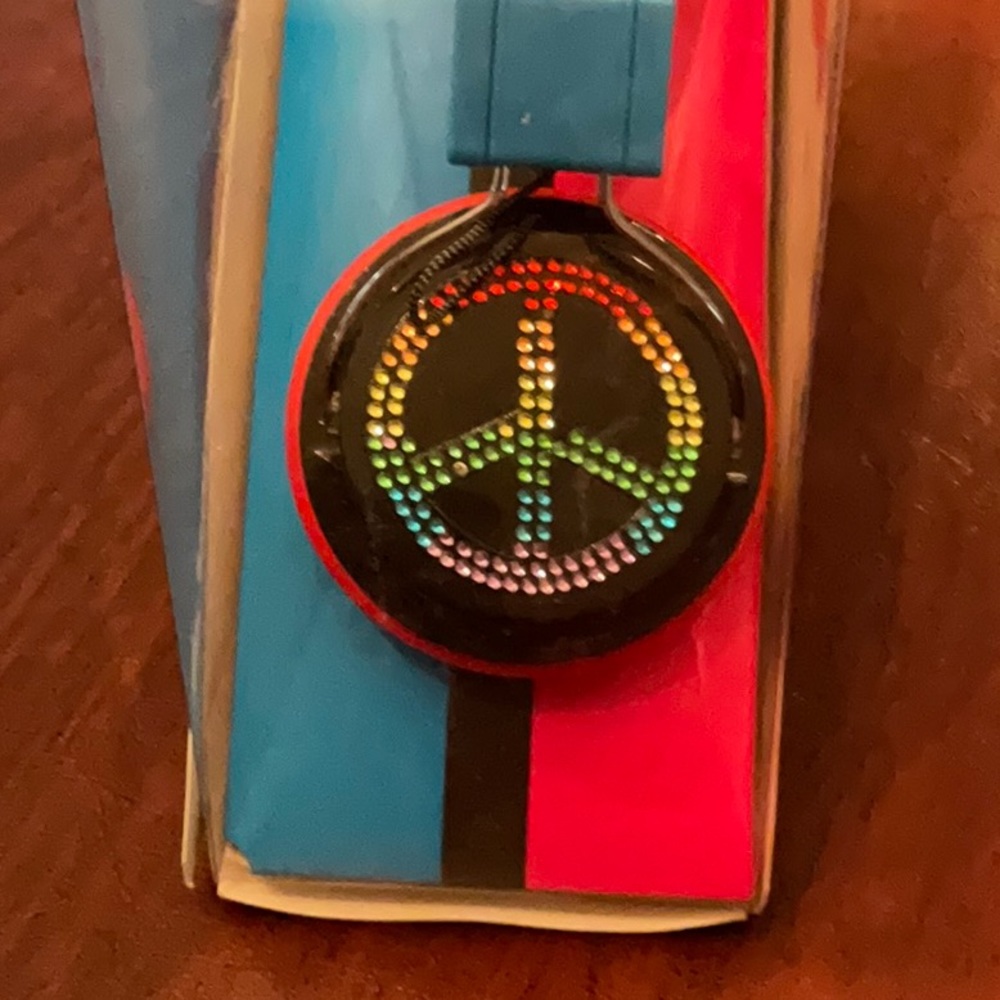 Brand New Vivitar SwagStyle Stereo Headphones w/ In-Line Mic rainbow peace sign